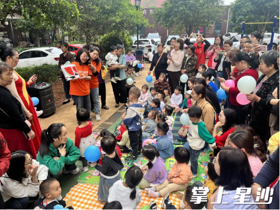 亲子阅读现场。社区供图