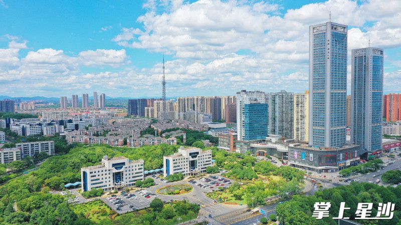 截至2024年,全县有效发明专利拥有量突破7400件,增长率21.5%,创新的基因融入星沙大地各行各业,如“阳光雨露”呵护着“智慧之花”在星沙大地尽情绽放。县市场监管局供图 截至2024年,全县有效发明专利拥有量突破7400件,增长率21.5%,创新的基因融入星沙大地各行各业,如“阳光雨露”呵护着“智慧之花”在星沙大地尽情绽放。县市场监管局供图