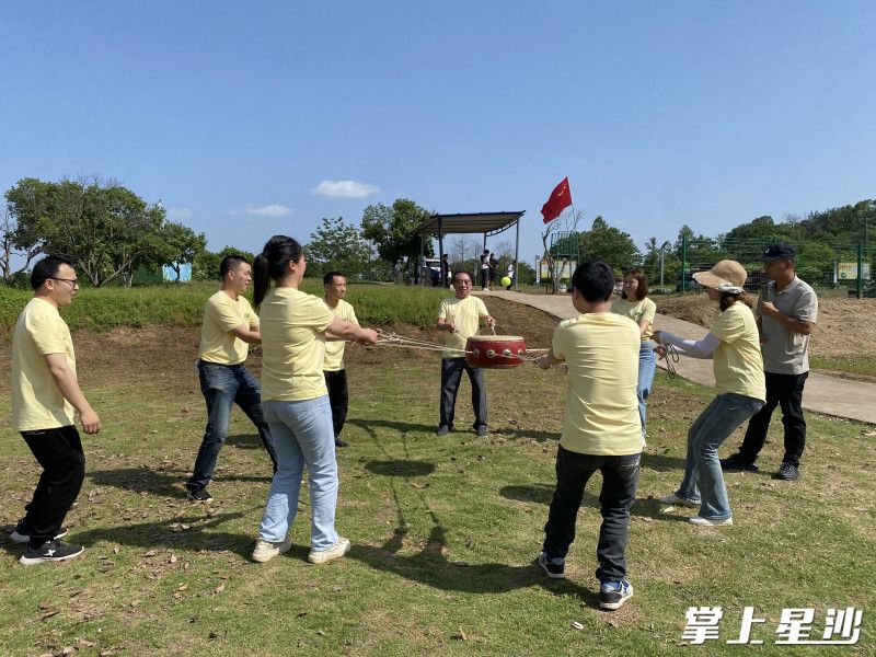 五一小长假第一天，华穗生态农庄吸引不少游客前来团建住宿、品味农家菜。华穗生态农庄供图