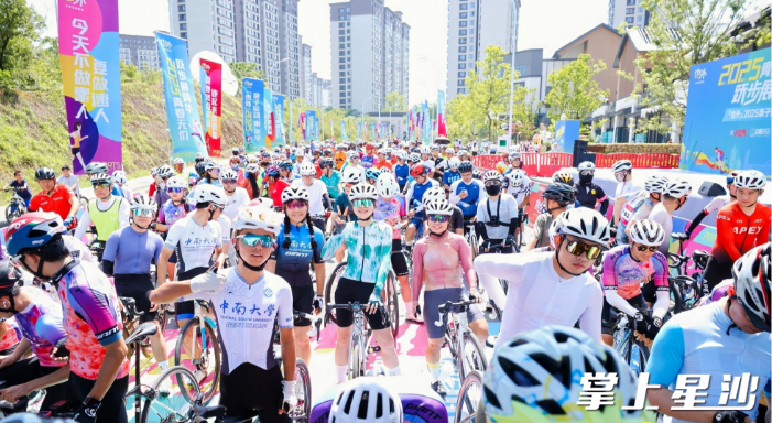 果园镇首届也外2025亲子运动“家”年华活动现场。果园镇供图