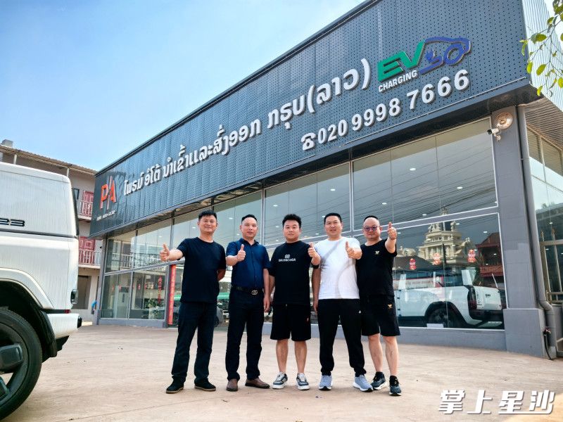 考察团在中南汽车世界大诚行汽车出口公司老挝分公司开展调研。均为湘龙街道供图
