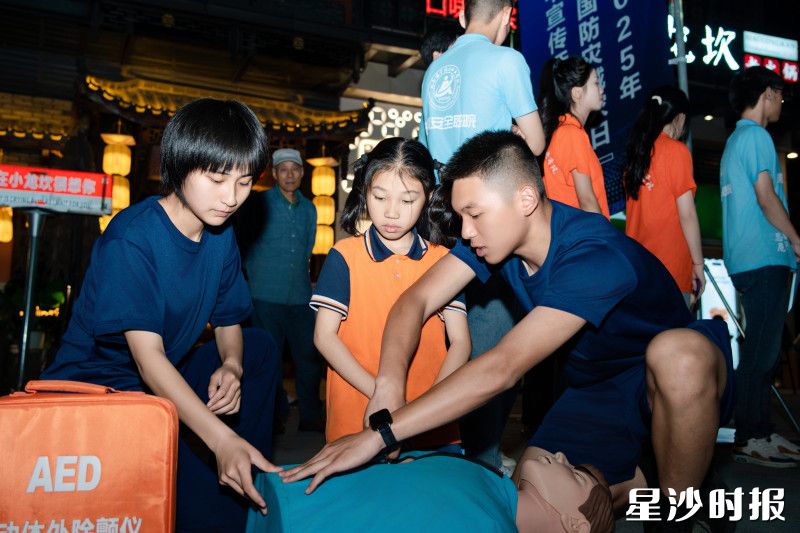 活动设置了有奖问答、防灾减灾体验等多个环节。