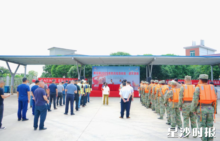 黄花镇2025年防汛应急抢险、地质灾害防御避灾演练现场。均为吴婉沁摄
