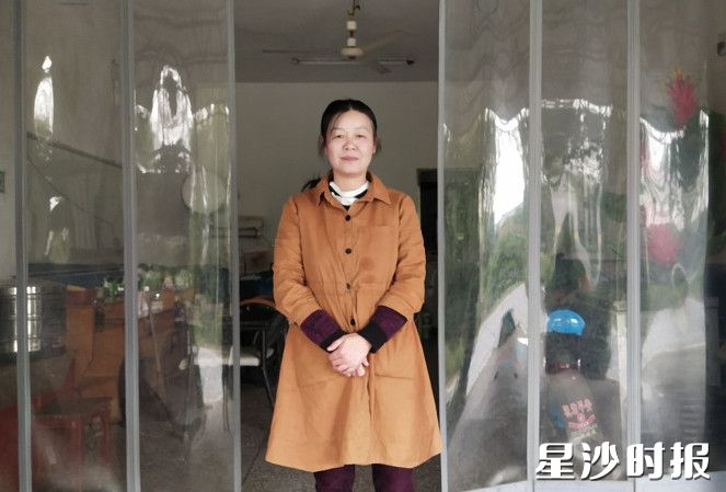 “长沙县道德模范”余慧敏。