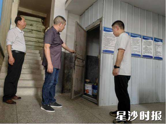 工作人员深入企业开展联合帮扶指导行动。
