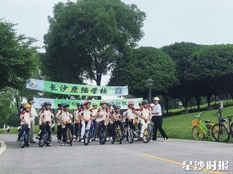 长沙县原陆新教育实践学校开展独轮车户外挑战——环湖毅骑。学校供图