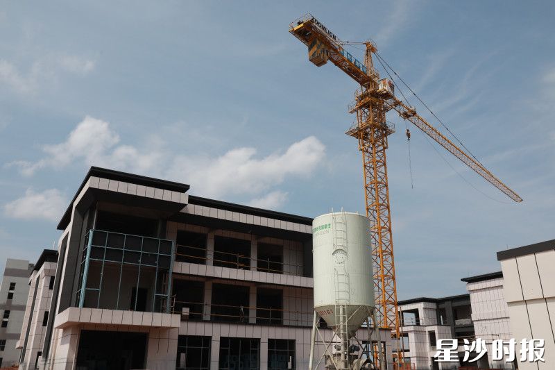 项目一期已有7栋建筑主体工程验收，进入附属工程施工阶段。