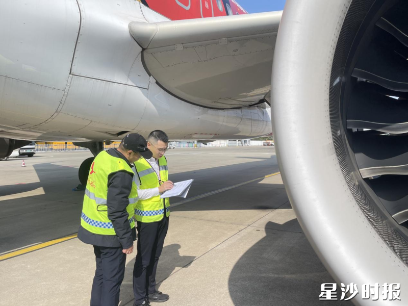 湖南航空党委书记、董事长兼总裁吴嘉竹带队开展春运安全检查工作。