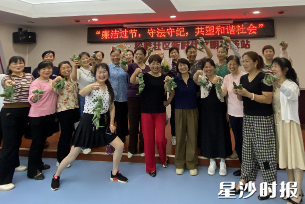 松雅社区组织开展“廉心裹粽·守纪过节”主题活动。均为星沙街道供图