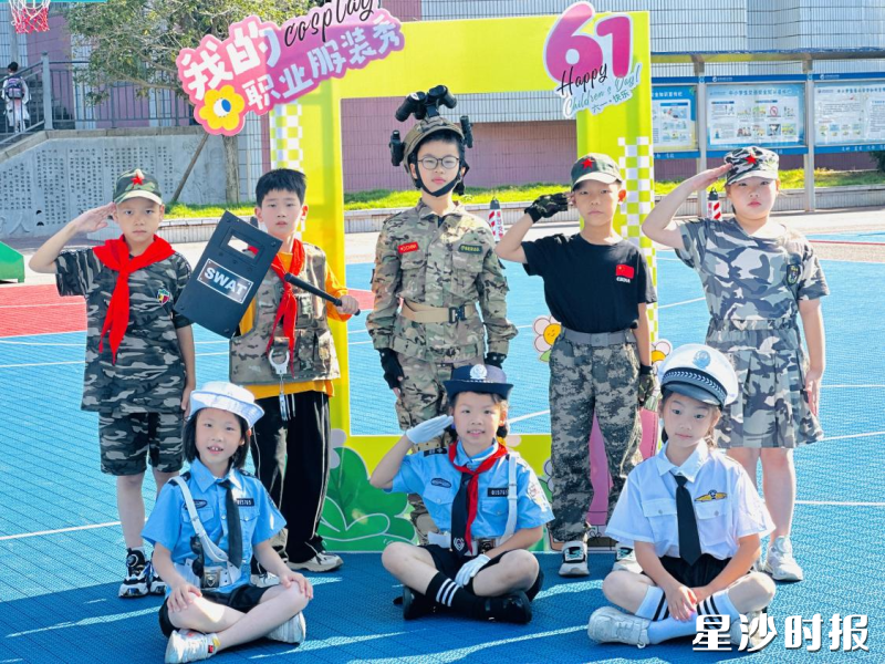 长郡双语星沙学校举行“童心向阳绽光彩,劳动赋能向未来”六一主题活动,创新融合心理健康教育、劳动实践、职业体验等元素,创新构建“快乐+”教育场景。 长郡双语星沙学校举行“童心向阳绽光彩,劳动赋能向未来”六一主题活动,创新融合心理健康教育、劳动实践、职业体验等元素,创新构建“快乐+”教育场景。