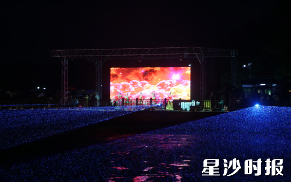 “同汇长龙生态欢乐园·夜韵田园嘉年华”晚会现场。 均为林畅 摄