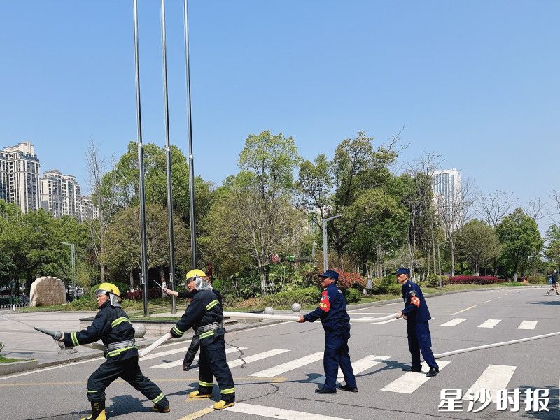 图为妇幼保健院应急演练现场。