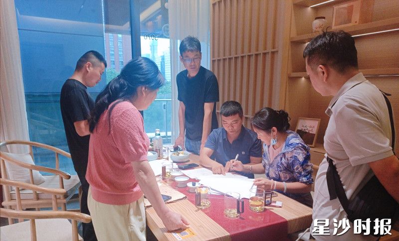 中通快运华中总部意向用地项目跨红线户刘某签约成功。