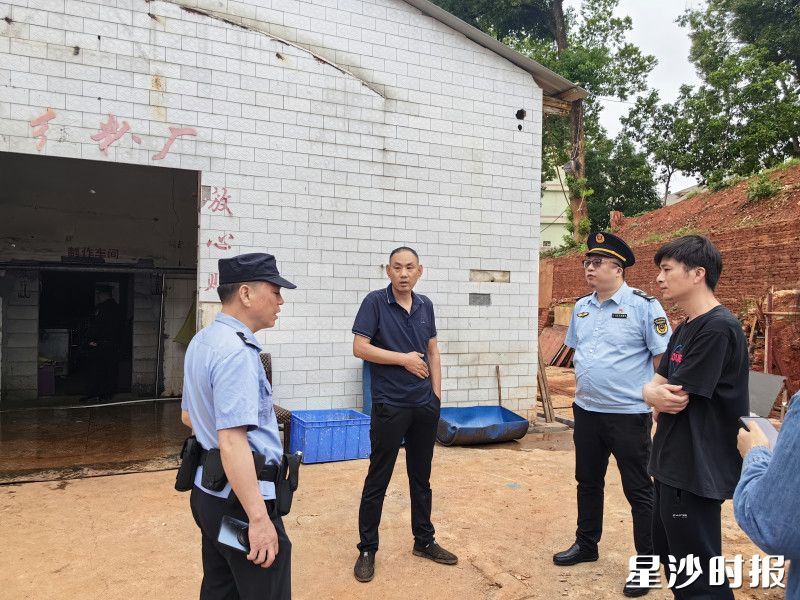 取缔私屠滥宰作坊现场。