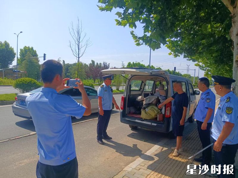 自今年6月以来，为营造整洁有序的城市环境、展示良好风貌，黄兴镇雷霆出击，在全镇范围部署开展建筑垃圾清理整治专项行动。