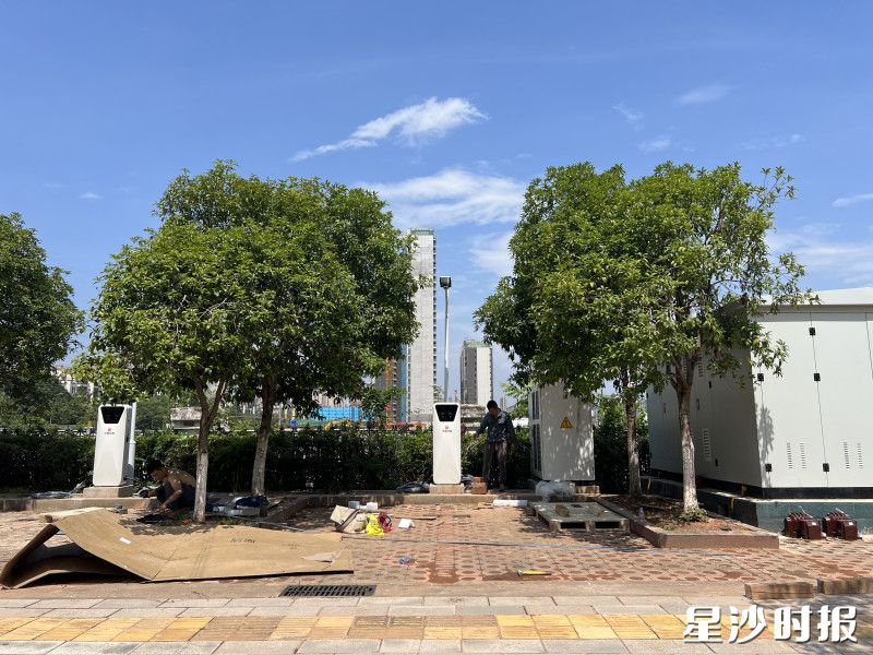 东四路三一工业城充电桩项目施工现场。 均为林正茂 摄