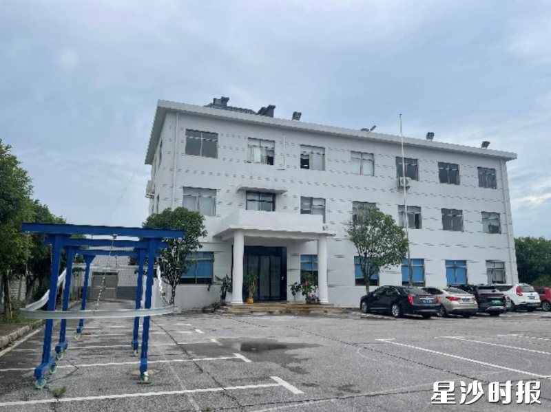 中融汇智人工智能产业园项目由湖南中融汇智信息科技股份有限公司投建，本次选址落地黄兴新村原村部，用于工业机器人和新材料的研发与测试线。均为黄兴镇供图