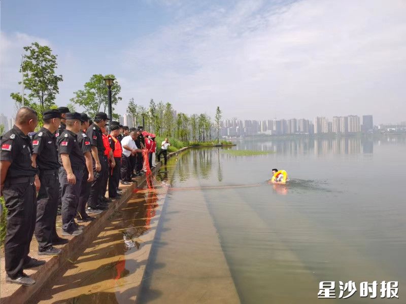 湖南松雅湖国家湿地公园开展防溺水应急演练活动。均为长沙正义之剑保安服务有限公司供图