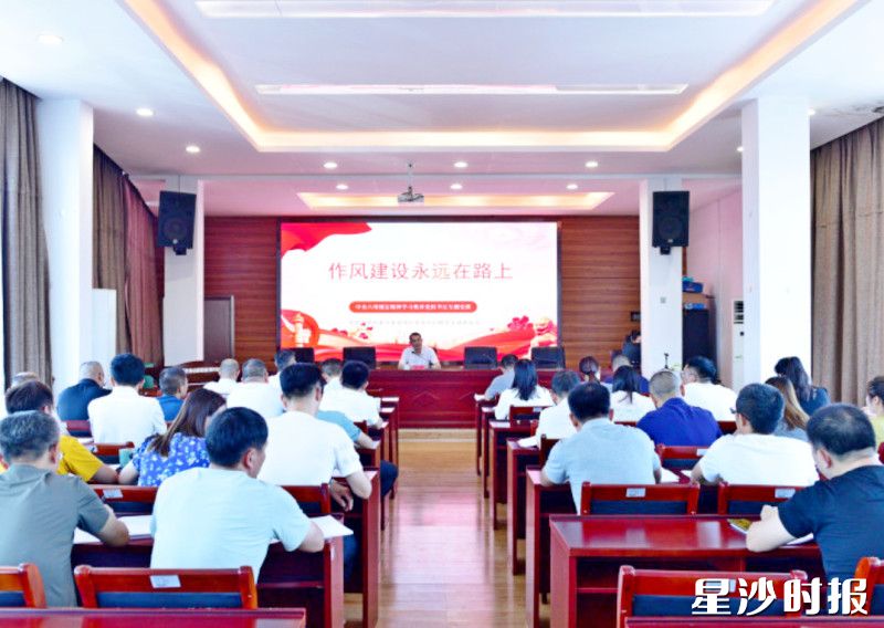 长沙县重点建设项目事务中心党组书记讲授党课。 刘思源 摄