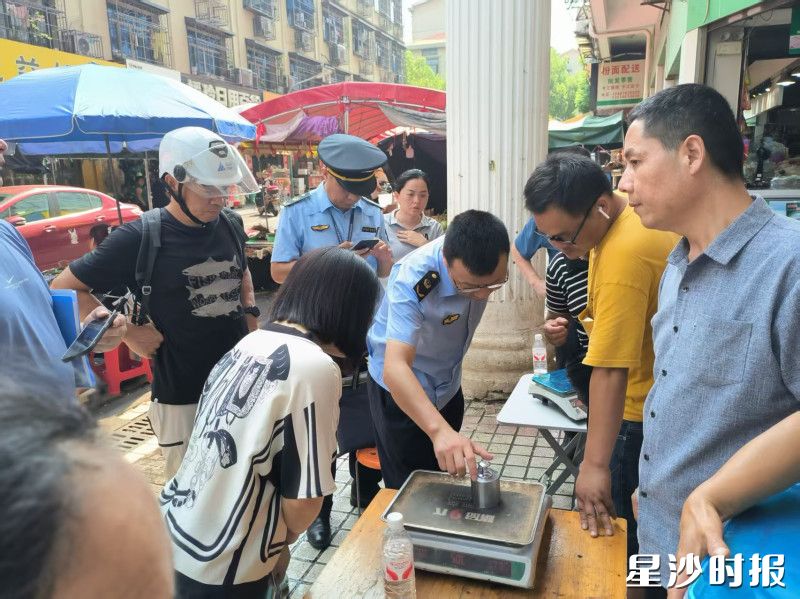 检查现场。县市场监管局供图