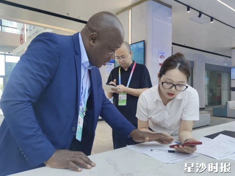 长沙自贸临空区政务服务大厅，上演了跨越洲际的“临空速度”。长沙自贸临空区供图