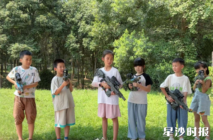 孩子们在“小顽国”亲子乐园体验别样暑假生活。均为黄花镇供图