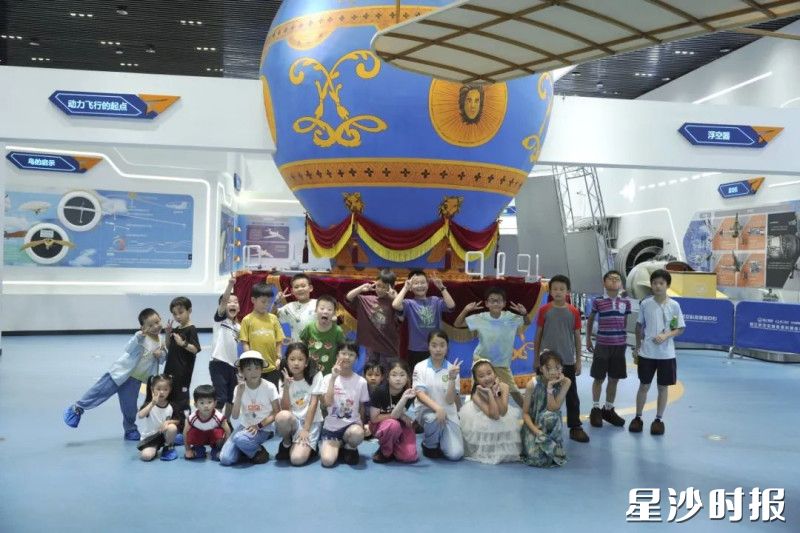 孩子可通过模拟飞行亲自驾驶起飞、降落，击落敌机等，可满足对航空的所有想象。长沙自贸临空区供图
