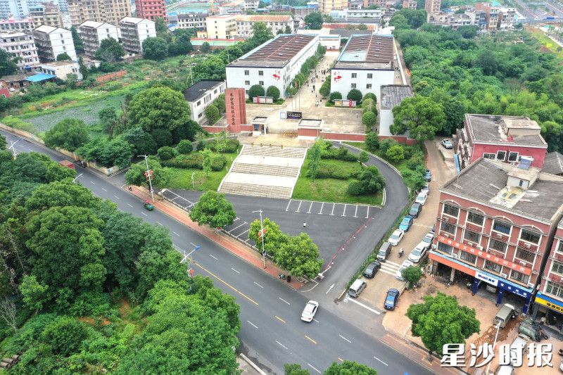 改造后的长沙高级技工学校前坪。