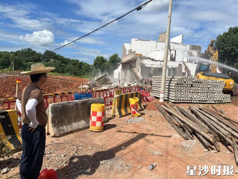 项目征拆工作现场。黄花镇供图