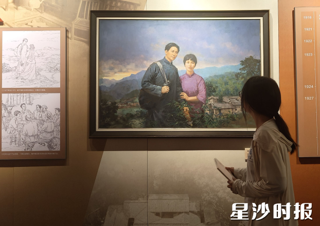 学子参观杨开慧烈士生平业绩陈列馆。开慧镇供图