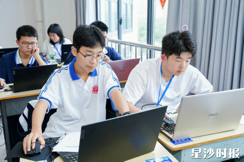 长沙县第一中学开设人工智能创客班、AI机器人班，获评全国人工智能科普示范基地、全国创新教育基地校。长沙县第一中学供图