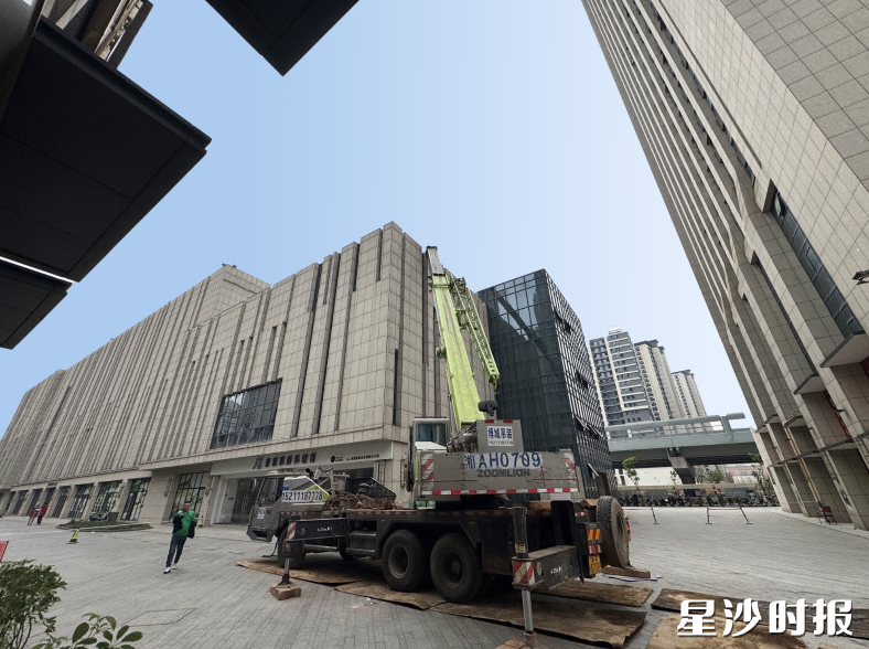 来悦文化影视基地正在进行基建改造。