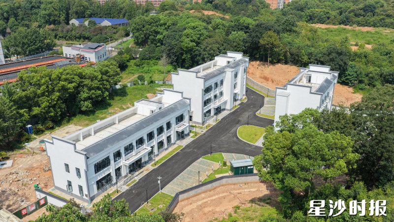 长沙县生活无着人员救助站建设项目位于安沙镇G107以东、县光荣院以南，整体简洁大气、绿意盎然。艾哲文 摄