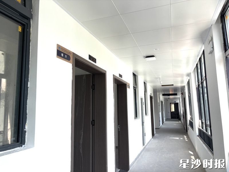 未成年人救助保护中心大楼内部。周汝洁 摄