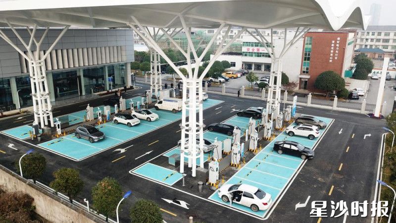 长沙县积极布局新能源基础设施建设，截至目前，全县已累计建设完成电动汽车充电场站208个、充电枪4416把。县发展改革局供图