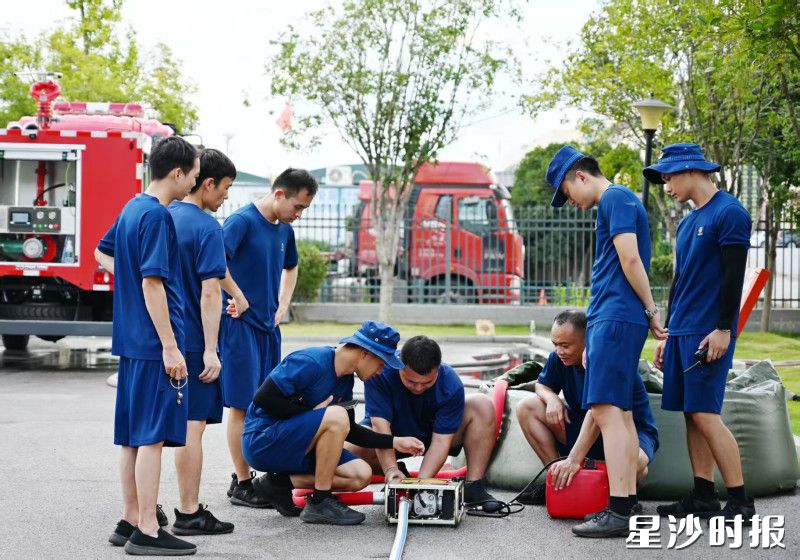 联战联训坚持实战导向,课程设置紧贴森林防灭火和综合应急任务。刘梓嫣 摄 联战联训坚持实战导向,课程设置紧贴森林防灭火和综合应急任务。刘梓嫣 摄