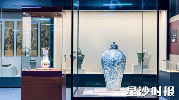 数智展柜、智慧库房管理平台、智能库房门、精致文物囊匣……宏瑞文博的核心产品均在智慧文保体验馆内展示。企业供图