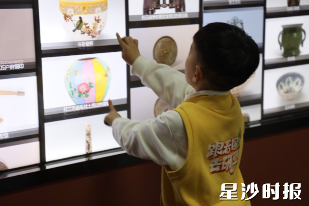 《跟着国宝去研学》节目在宏瑞文博拍摄取景。企业供图