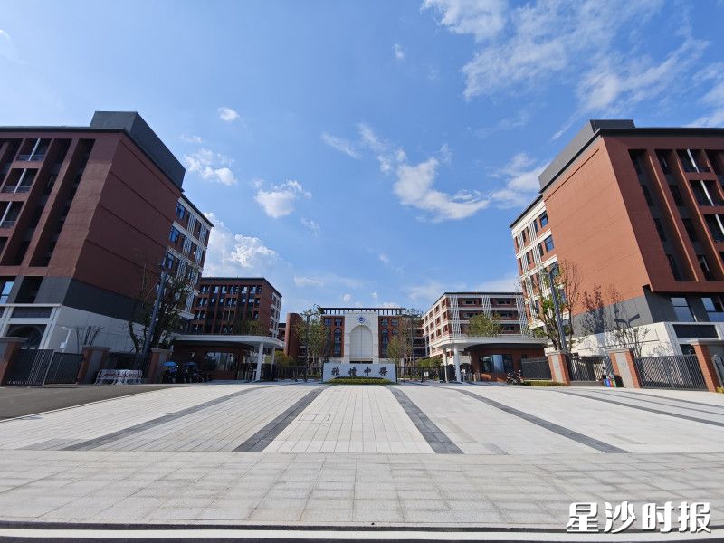 清水塘路（金太路-高塘坪路）位于雅礼中学（光达校区）南门。