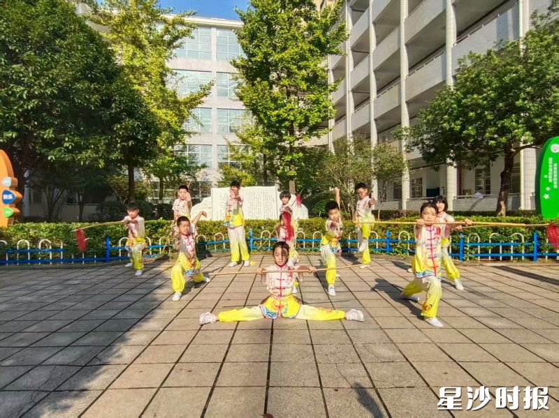 长沙市泉星小学举办武术开学礼，以一招一式诠释中华武术底蕴。