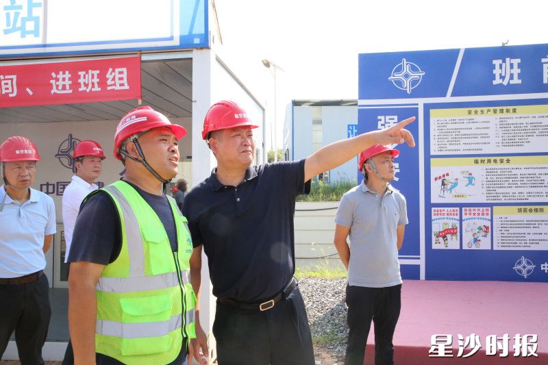 图为督导现场。李丹 摄