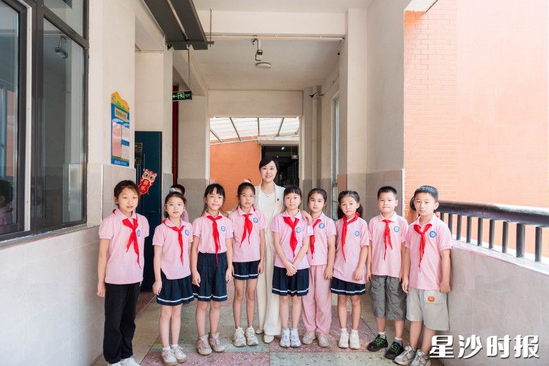每年选树20名“扎根型好班主任”，打造一支“有情怀、高素质、扎得深”的名班主任队伍。县教育局供图