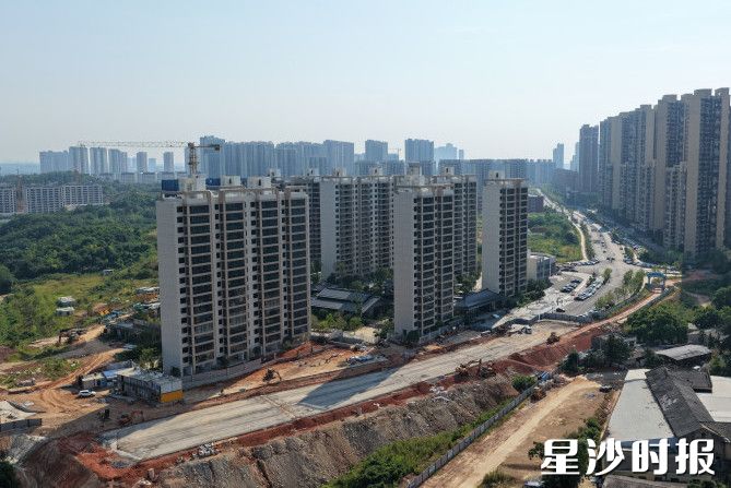 图为潇湘西路（梨坡路至蟠龙路）项目施工现场。均为艾哲文 摄