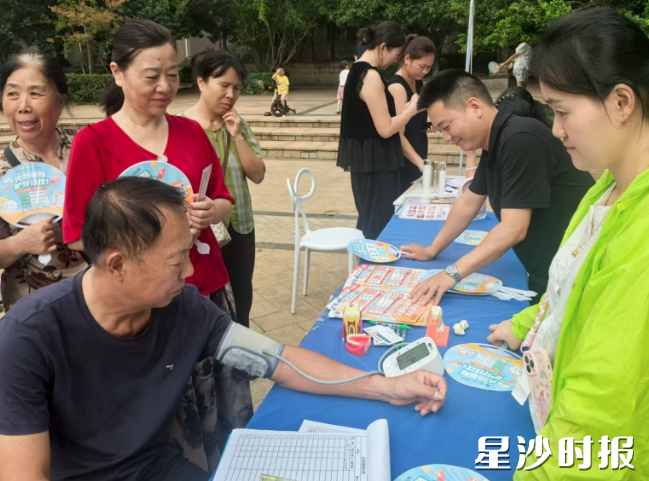 封刀岭社区开展便民服务活动。星沙街道供图