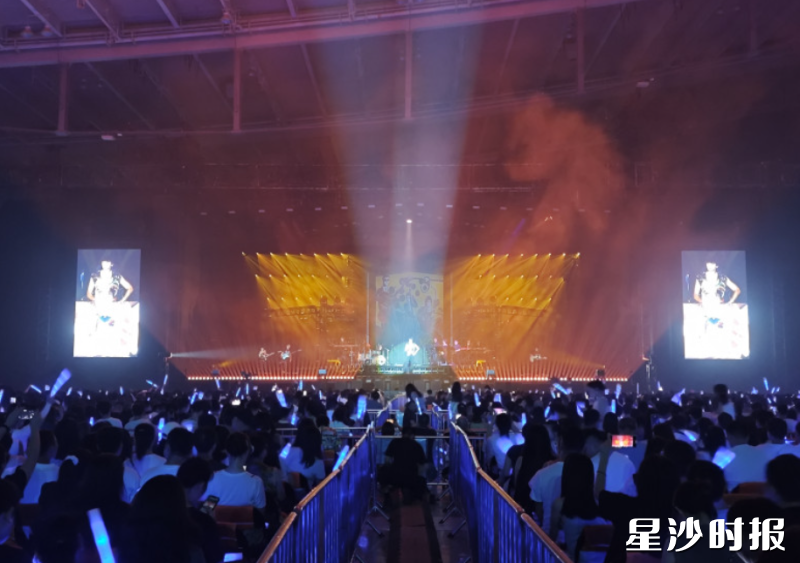 苏见信“尽兴而活”演唱会长沙站在长沙国际会展演艺中心举办。均为吴婉沁 摄