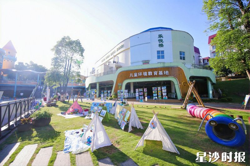 2018年,六艺天骄幼儿园获评“湖南省环境教育基地”。 2018年,六艺天骄幼儿园获评“湖南省环境教育基地”。