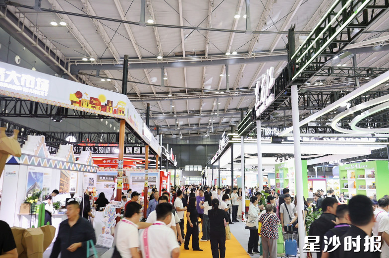 9月19日至21日,为期三天的第十届中国国际食品餐饮博览会在自贸会展区长沙国际会展中心举办。均为吴婉沁 摄 9月19日至21日,为期三天的第十届中国国际食品餐饮博览会在自贸会展区长沙国际会展中心举办。均为吴婉沁 摄