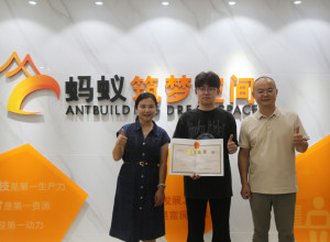 兴“背”客①丨从春运发现商机 大学生来黄兴当老板