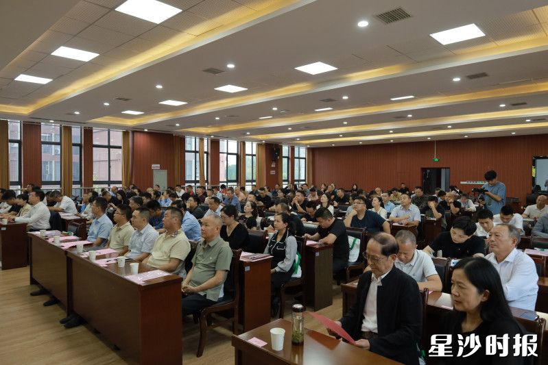 金井镇举行招商引资推进会暨金井商会第三季度全体委员大会。均为金井镇供图