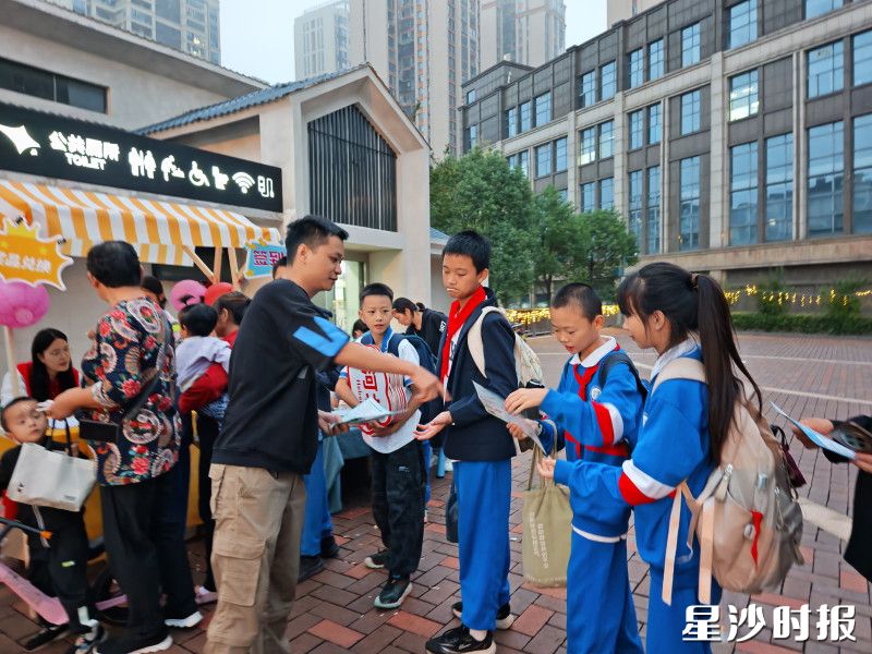 长沙县长龙街道长界社区举办中秋主题游园会。 均为社区供图